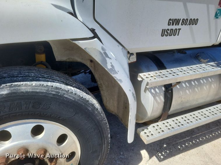 image for item DO4881 1998 Freightliner FL112 semi truck