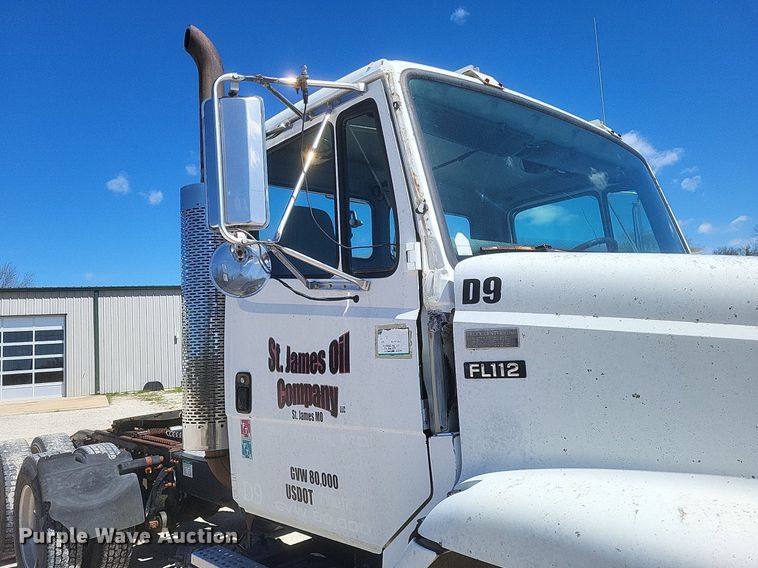 image for item DO4881 1998 Freightliner FL112 semi truck