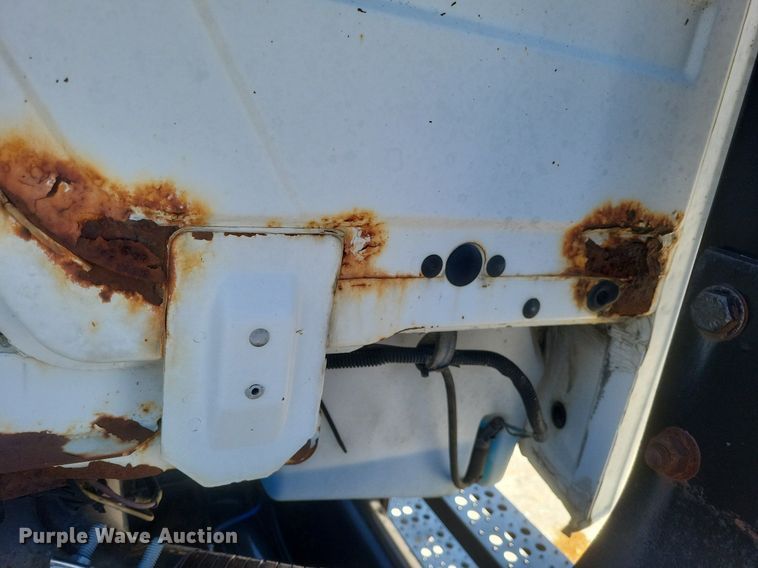 image for item DO4881 1998 Freightliner FL112 semi truck