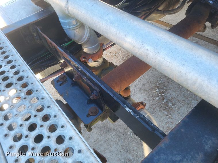 image for item DO4881 1998 Freightliner FL112 semi truck