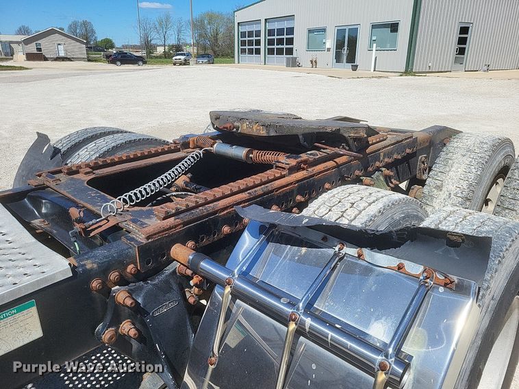 image for item DO4881 1998 Freightliner FL112 semi truck