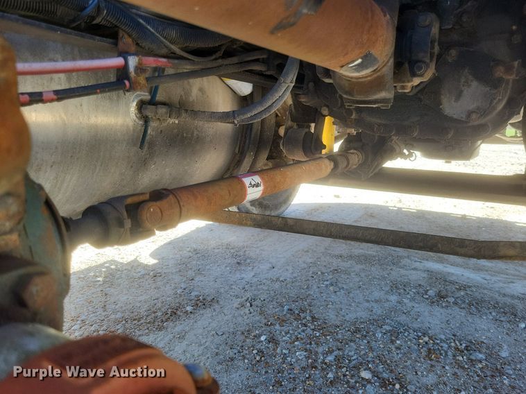 image for item DO4881 1998 Freightliner FL112 semi truck