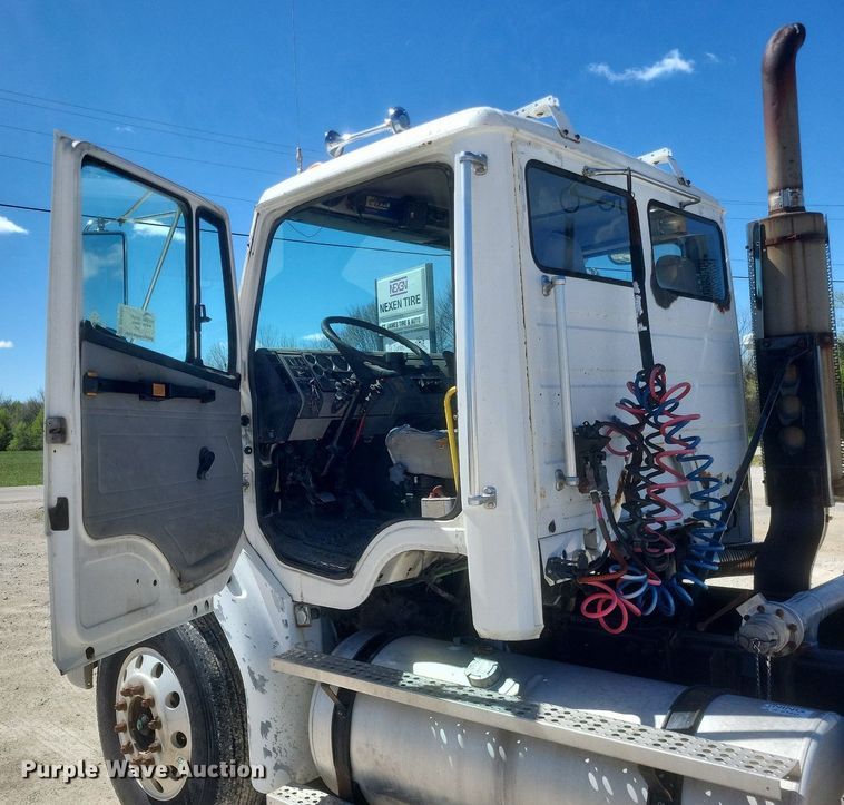 image for item DO4881 1998 Freightliner FL112 semi truck