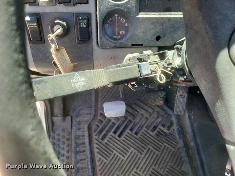 image for item DO4881 1998 Freightliner FL112 semi truck