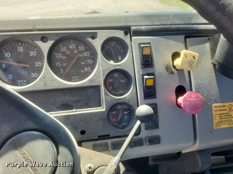 image for item DO4881 1998 Freightliner FL112 semi truck