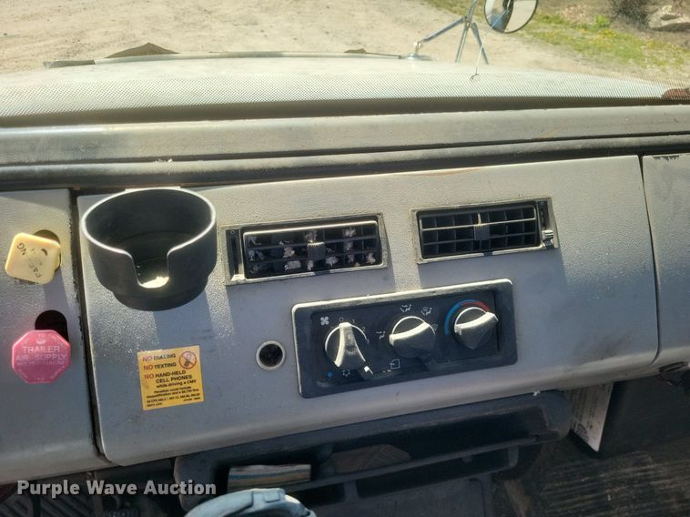 image for item DO4881 1998 Freightliner FL112 semi truck