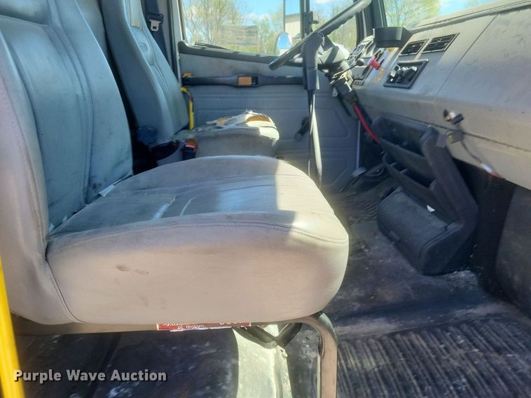 image for item DO4881 1998 Freightliner FL112 semi truck