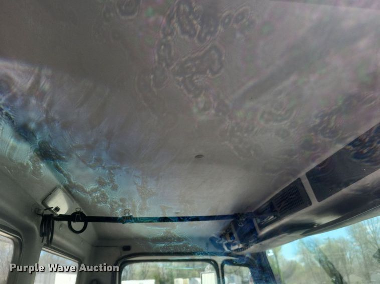 image for item DO4881 1998 Freightliner FL112 semi truck