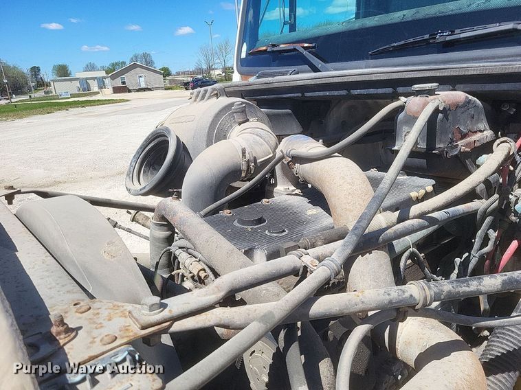 image for item DO4881 1998 Freightliner FL112 semi truck