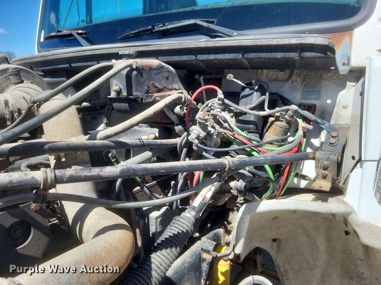 image for item DO4881 1998 Freightliner FL112 semi truck