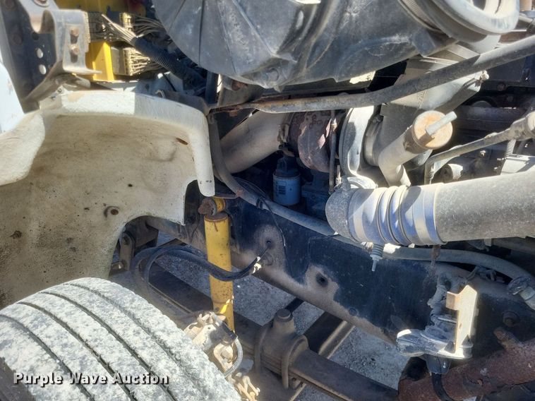 image for item DO4881 1998 Freightliner FL112 semi truck