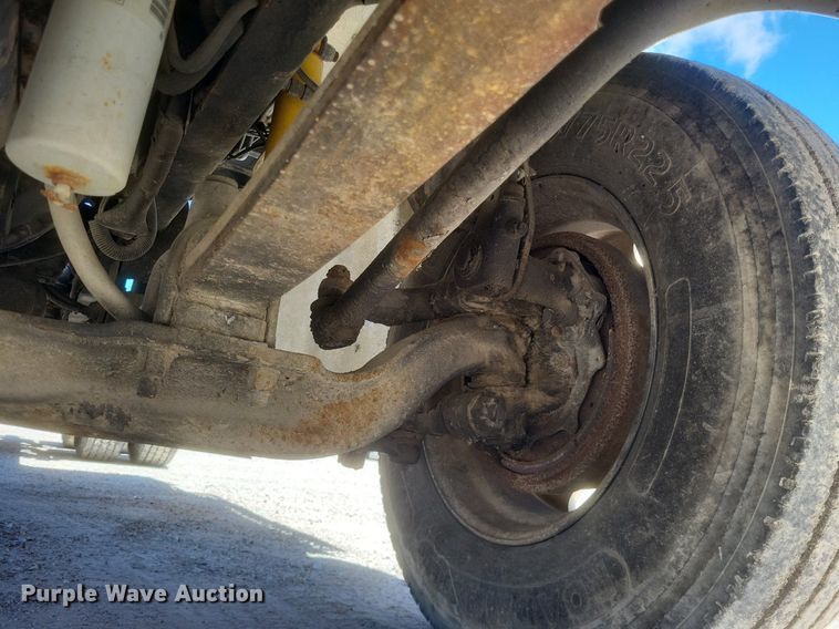 image for item DO4881 1998 Freightliner FL112 semi truck