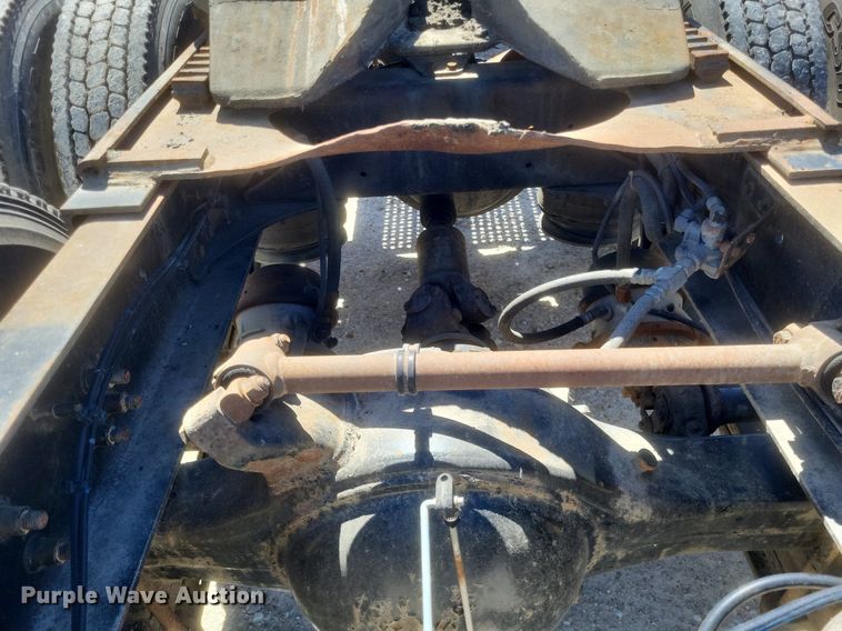 image for item DO4881 1998 Freightliner FL112 semi truck