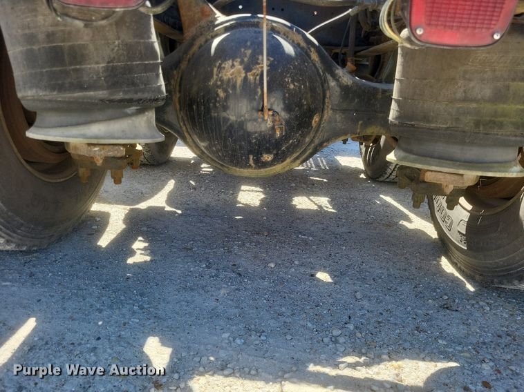 image for item DO4881 1998 Freightliner FL112 semi truck