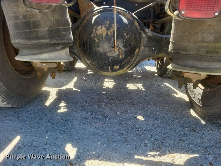 image for item DO4881 1998 Freightliner FL112 semi truck