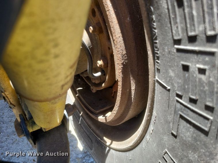 image for item DO4881 1998 Freightliner FL112 semi truck