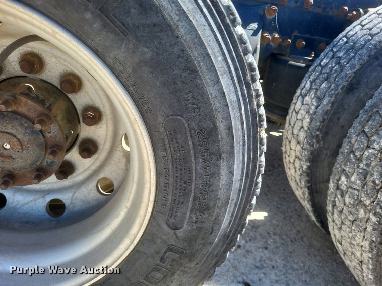 image for item DO4881 1998 Freightliner FL112 semi truck