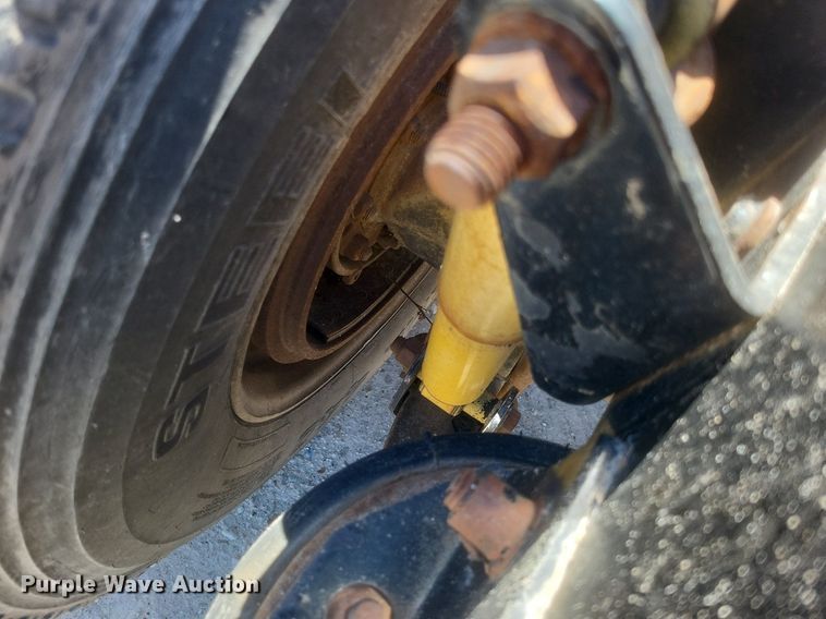 image for item DO4881 1998 Freightliner FL112 semi truck