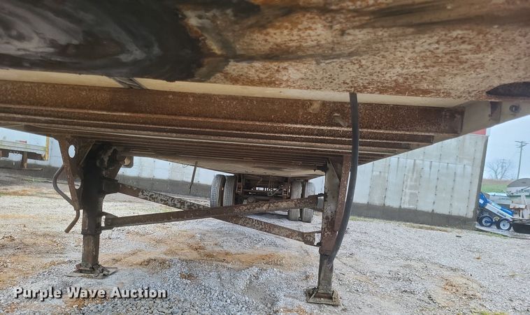 image for item DO4889 1988 Utility  VS2P dry van trailer