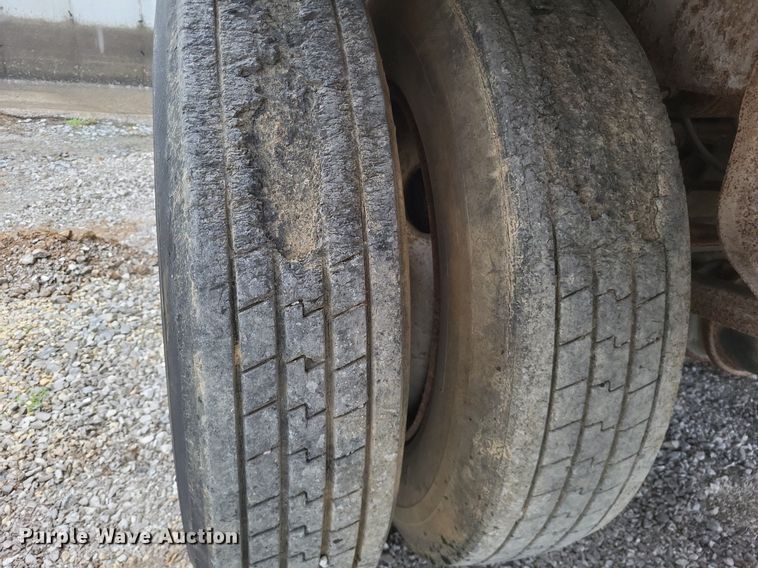 image for item DO4889 1988 Utility  VS2P dry van trailer