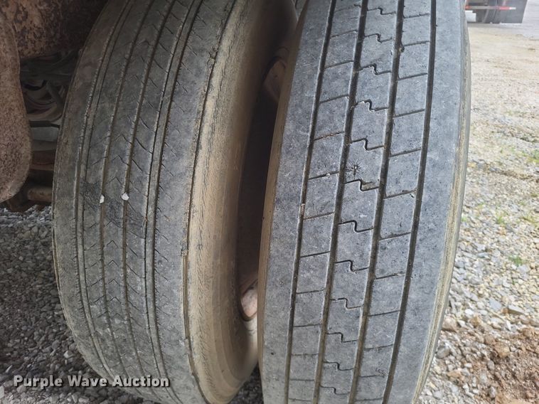 image for item DO4889 1988 Utility  VS2P dry van trailer