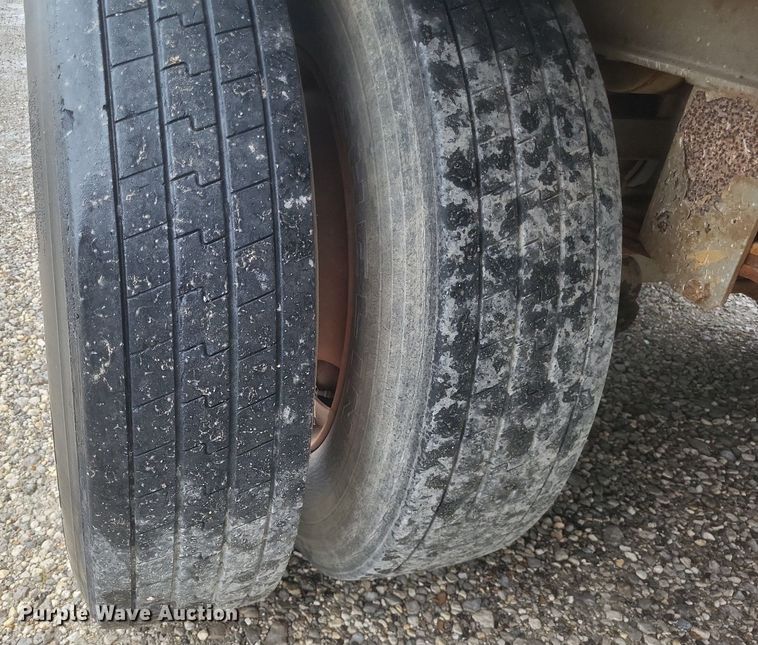 image for item DO4890 1988 Fruehauf  FC-9-F2-48W1.5 dry van trailer