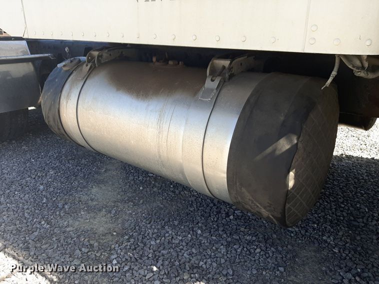 image for item DP2714 2001 Peterbilt 379 semi truck