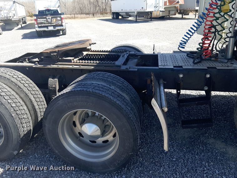 image for item DP2714 2001 Peterbilt 379 semi truck