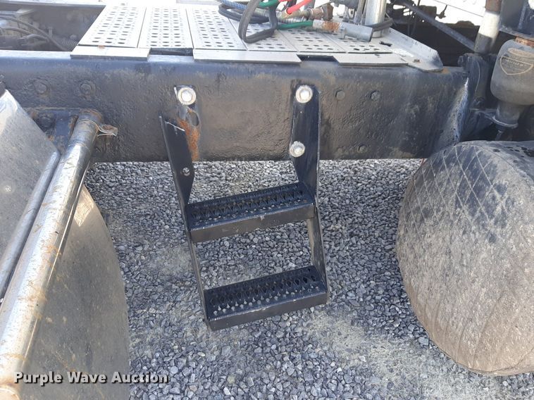 image for item DP2714 2001 Peterbilt 379 semi truck