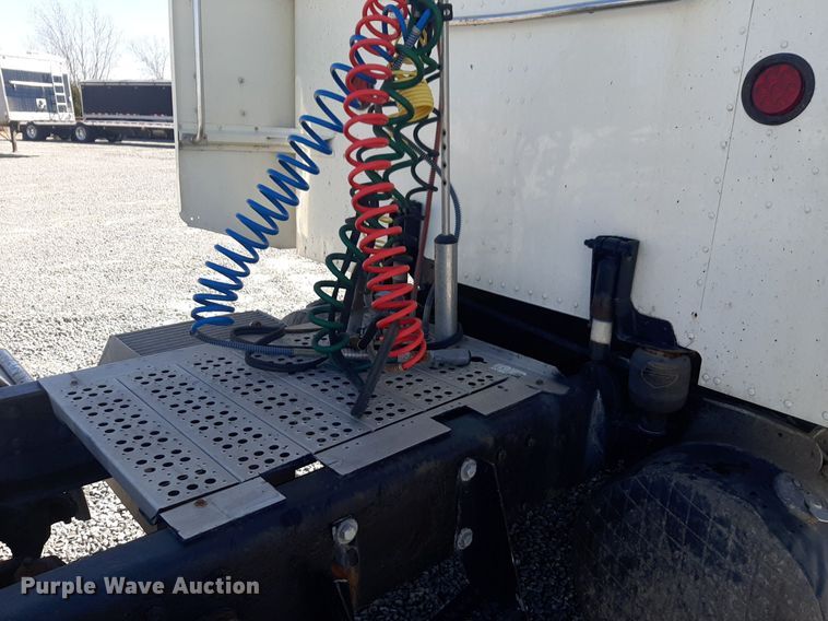 image for item DP2714 2001 Peterbilt 379 semi truck