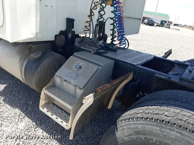 image for item DP2714 2001 Peterbilt 379 semi truck