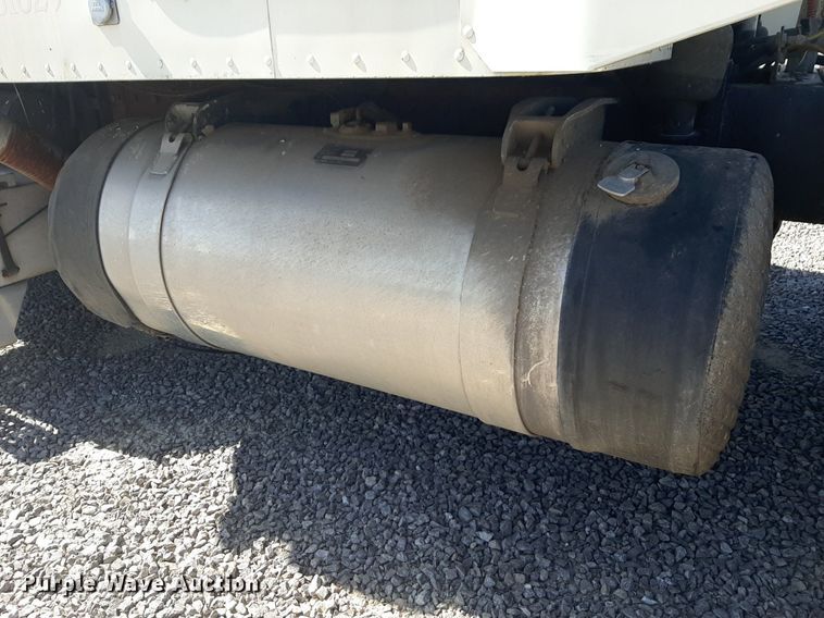 image for item DP2714 2001 Peterbilt 379 semi truck