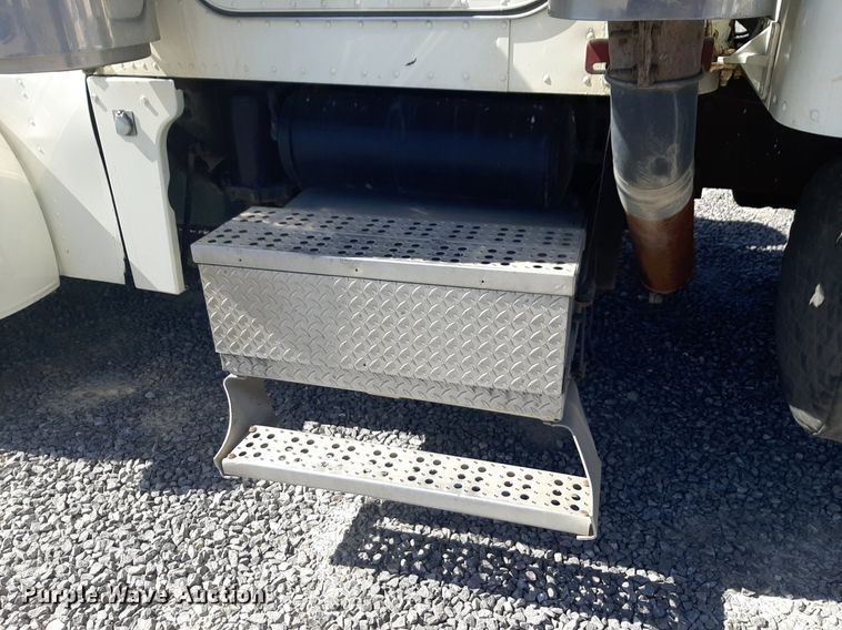 image for item DP2714 2001 Peterbilt 379 semi truck