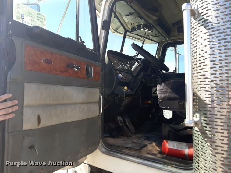 image for item DP2714 2001 Peterbilt 379 semi truck