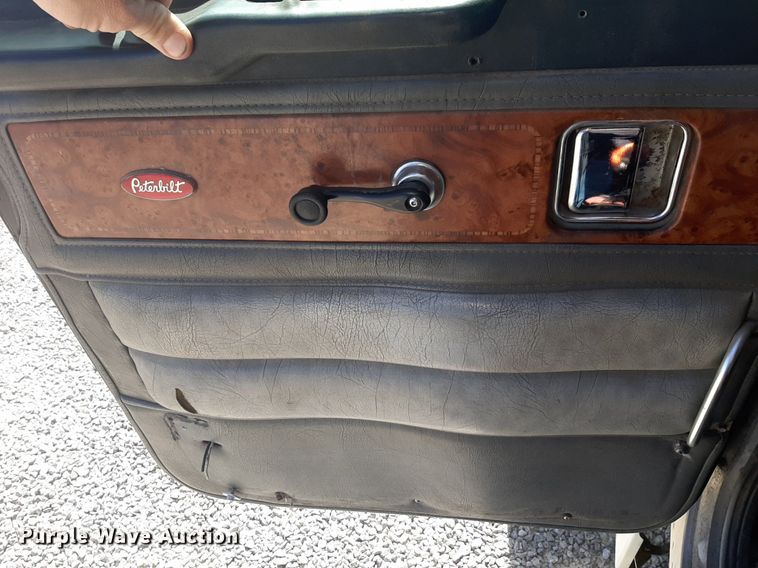 image for item DP2714 2001 Peterbilt 379 semi truck