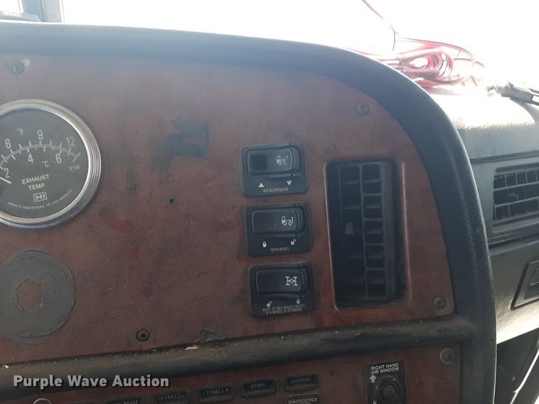 image for item DP2714 2001 Peterbilt 379 semi truck