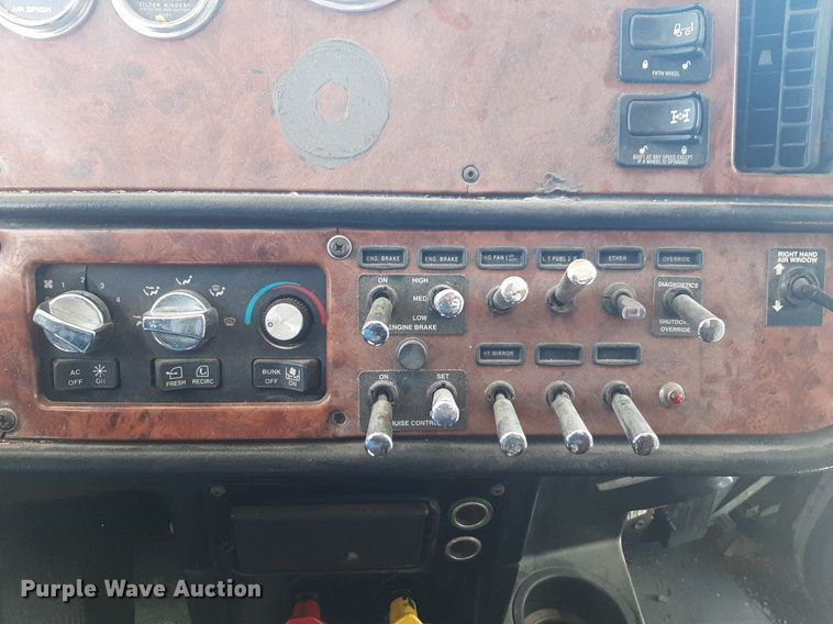 image for item DP2714 2001 Peterbilt 379 semi truck