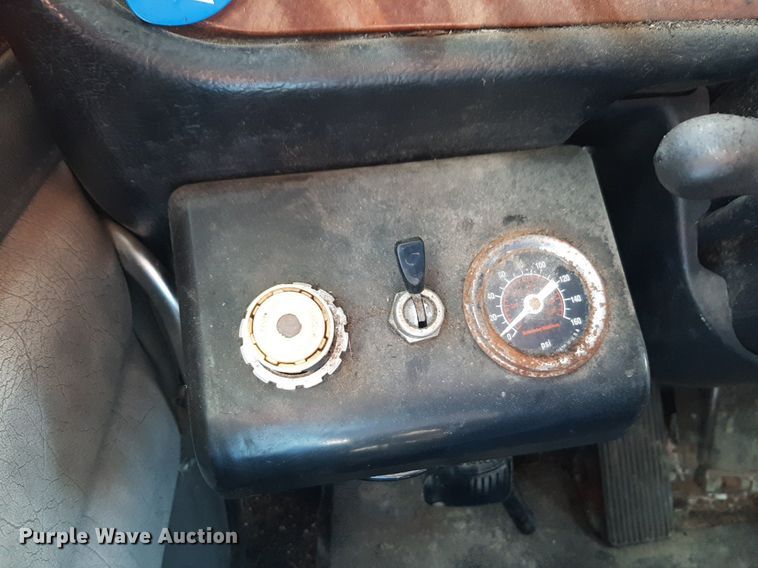 image for item DP2714 2001 Peterbilt 379 semi truck