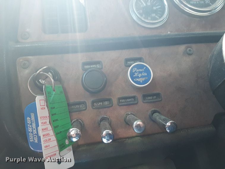 image for item DP2714 2001 Peterbilt 379 semi truck