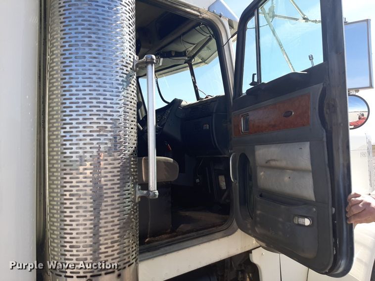 image for item DP2714 2001 Peterbilt 379 semi truck