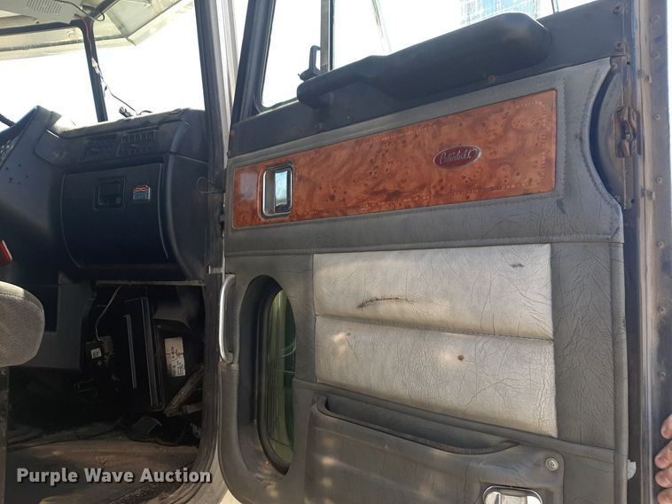 image for item DP2714 2001 Peterbilt 379 semi truck