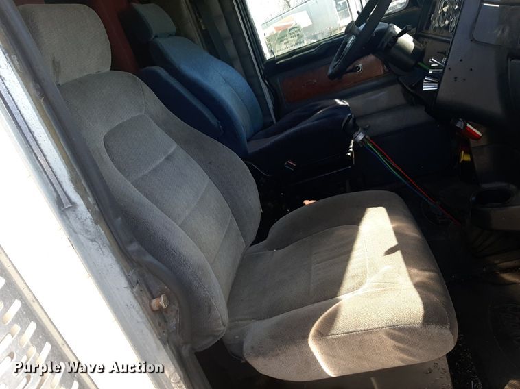 image for item DP2714 2001 Peterbilt 379 semi truck