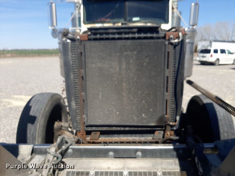 image for item DP2714 2001 Peterbilt 379 semi truck