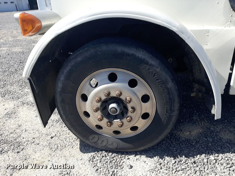 image for item DP2714 2001 Peterbilt 379 semi truck