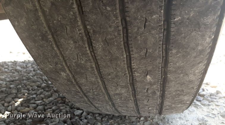 image for item DP2714 2001 Peterbilt 379 semi truck