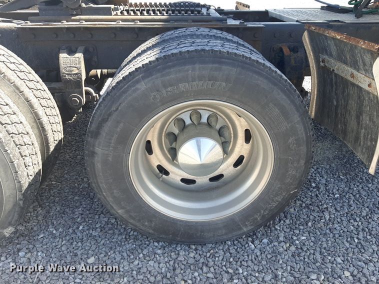 image for item DP2714 2001 Peterbilt 379 semi truck