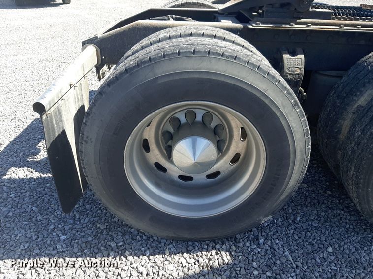 image for item DP2714 2001 Peterbilt 379 semi truck