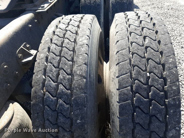 image for item DP2714 2001 Peterbilt 379 semi truck