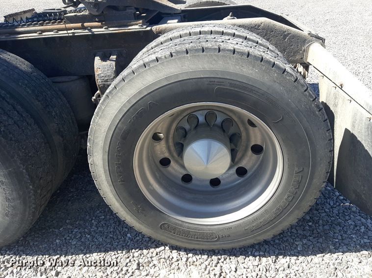 image for item DP2714 2001 Peterbilt 379 semi truck