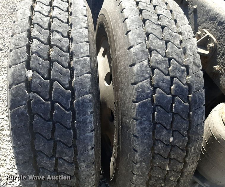 image for item DP2714 2001 Peterbilt 379 semi truck